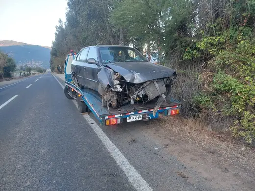 Rescate de auto chocado en carretera